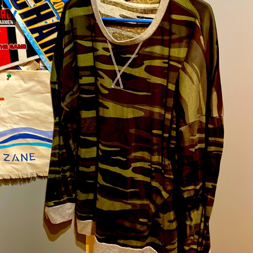Women’s camo, long sleeve, T-shirt, material XXL
